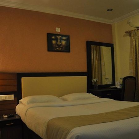 Hotel Moments Kalkutta Exterior foto