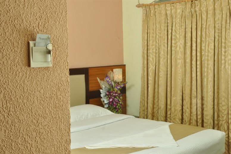Hotel Moments Kalkutta Exterior foto