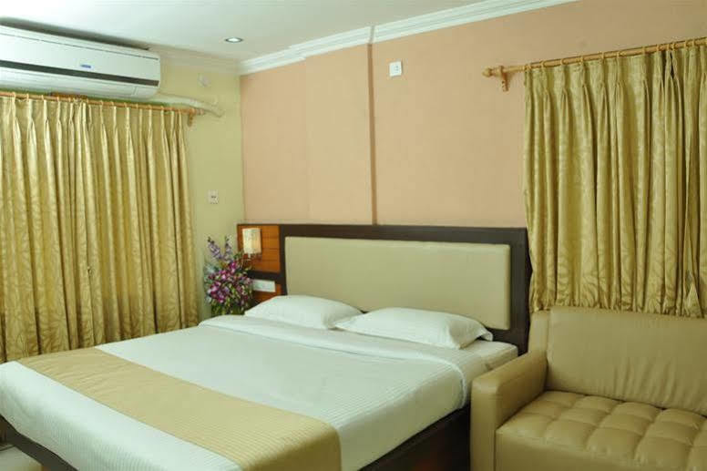 Hotel Moments Kalkutta Exterior foto