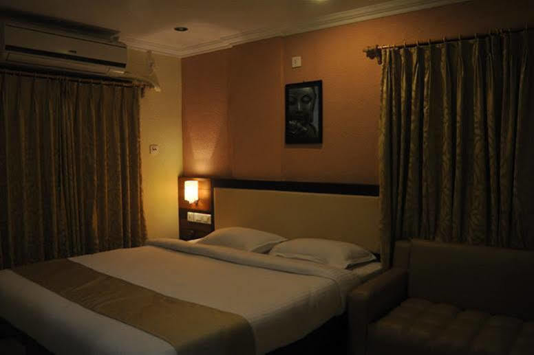 Hotel Moments Kalkutta Exterior foto
