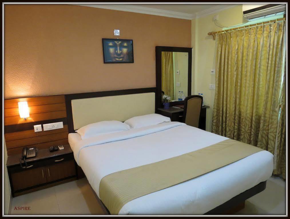 Hotel Moments Kalkutta Exterior foto