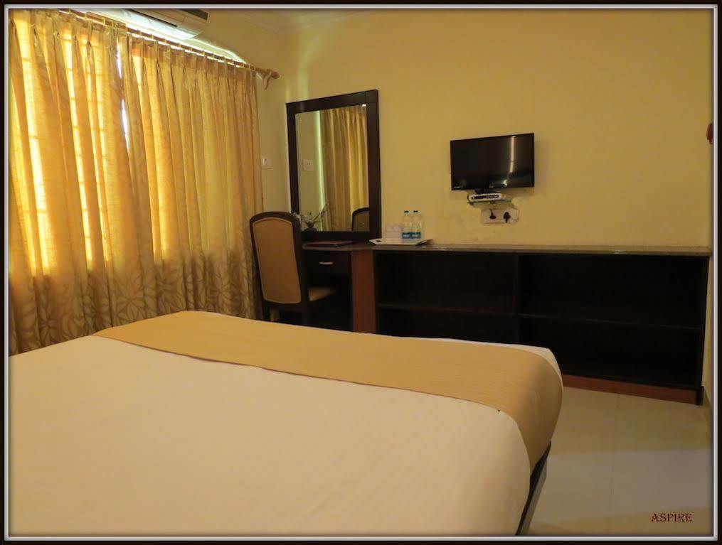 Hotel Moments Kalkutta Exterior foto